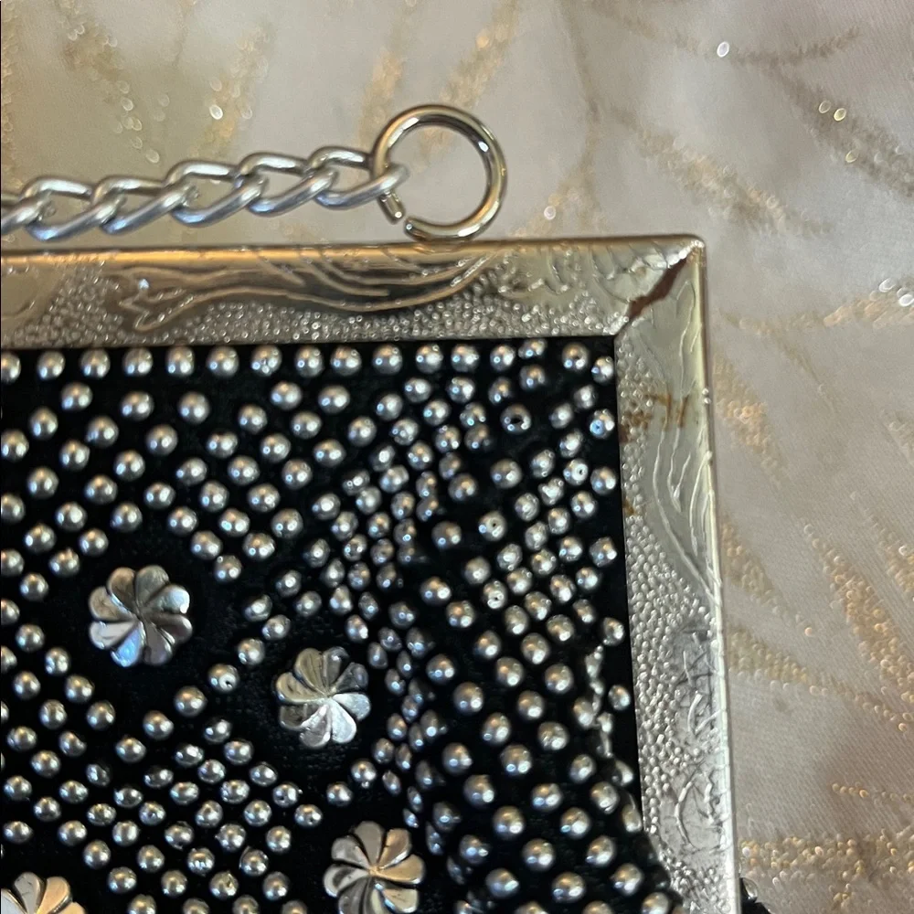 Vintage Black & Silver Beaded Clutch Purse w/Chain strap & Kiss lock clasp 7”x6”
